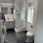 Haus Fuer Handwerker Und Monteure * Lübeck